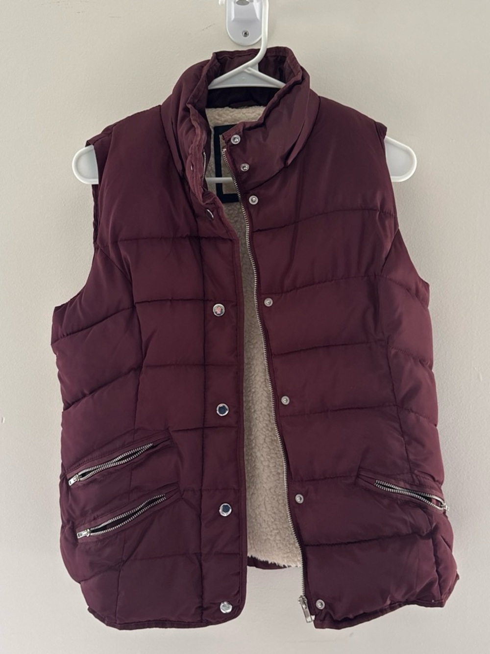 Ci Sono Quilted Puffer Vest in Deep Burgundy